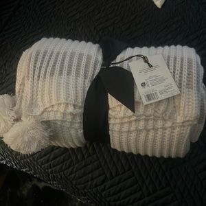 Hearth and hand tan throw blanket